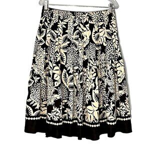 White House Black Market Silk Floral A-Line Skirt‎ Size 2 Pleated Embroidered